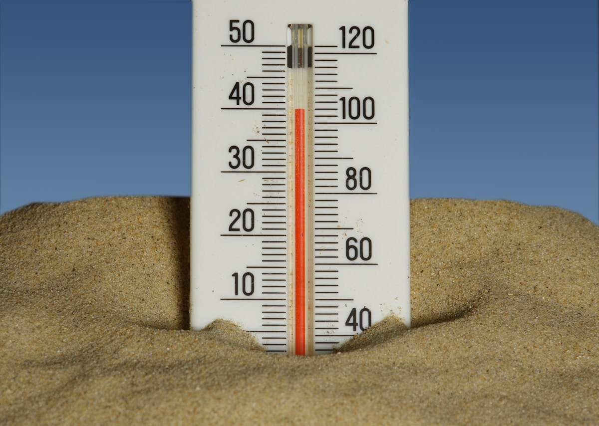 India में Double Weather Attack — 48°C की जानलेवा Heatwave और 5 दिन पहले आएगा Monsoon, IMD का Red Alert India में Double Weather Attack — 48°C की जानलेवा Heatwave और 5 दिन पहले आएगा Monsoon, IMD का Red Alert