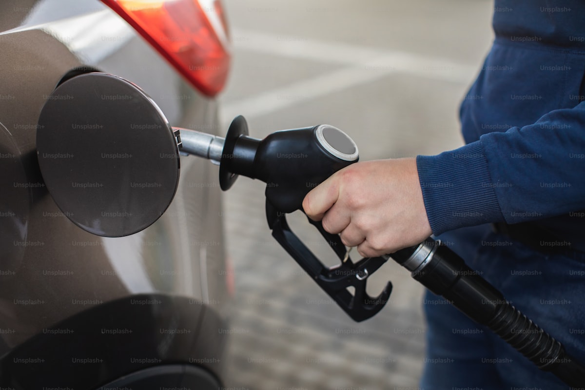 Petrol ₹102 पार — 10 दिनों में चौथी बार बढ़े दाम, Mumbai में ₹111, Kolkata में ₹113; Iran-Hormuz crisis का असर