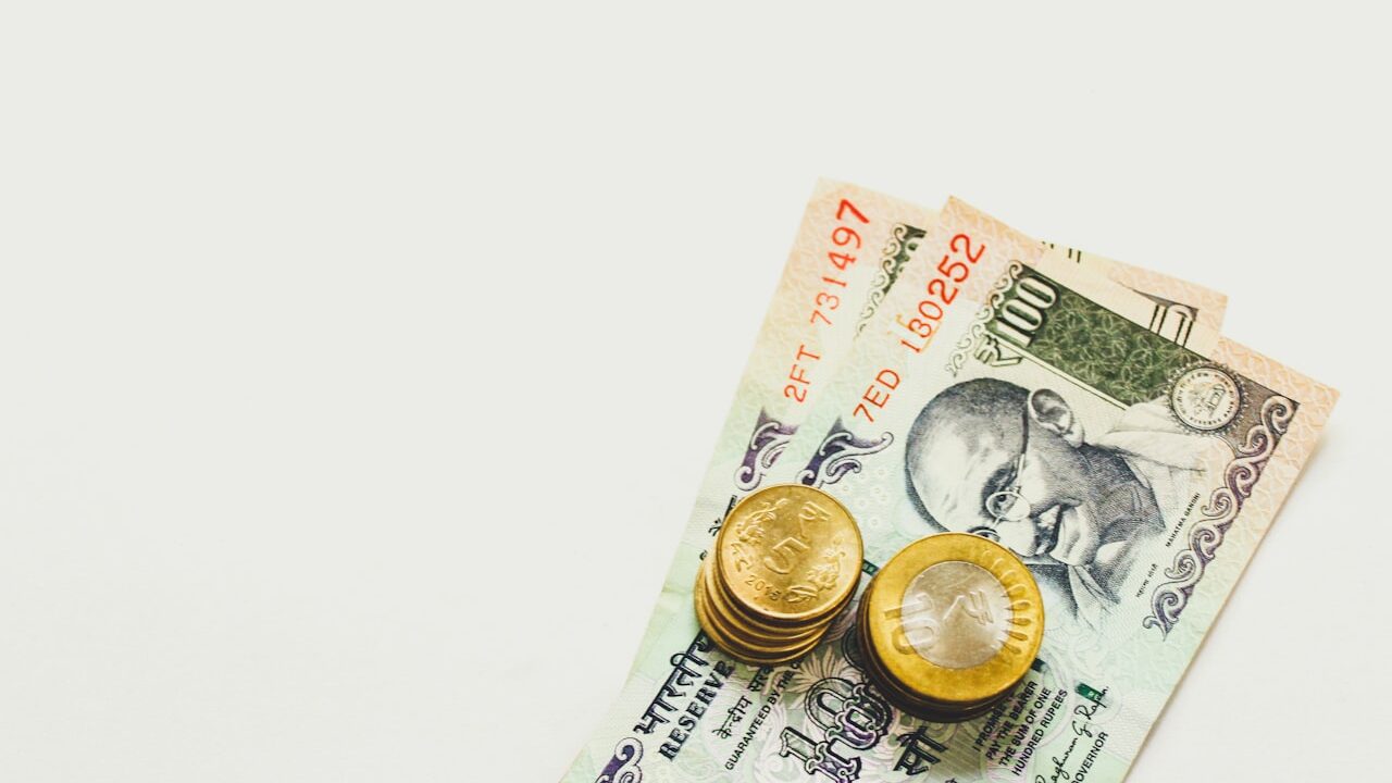Sensex-Nifty में रिकवरी — IT Stocks ने संभाला बाजार, पर PMI के आंकड़े दे रहे चेतावनी