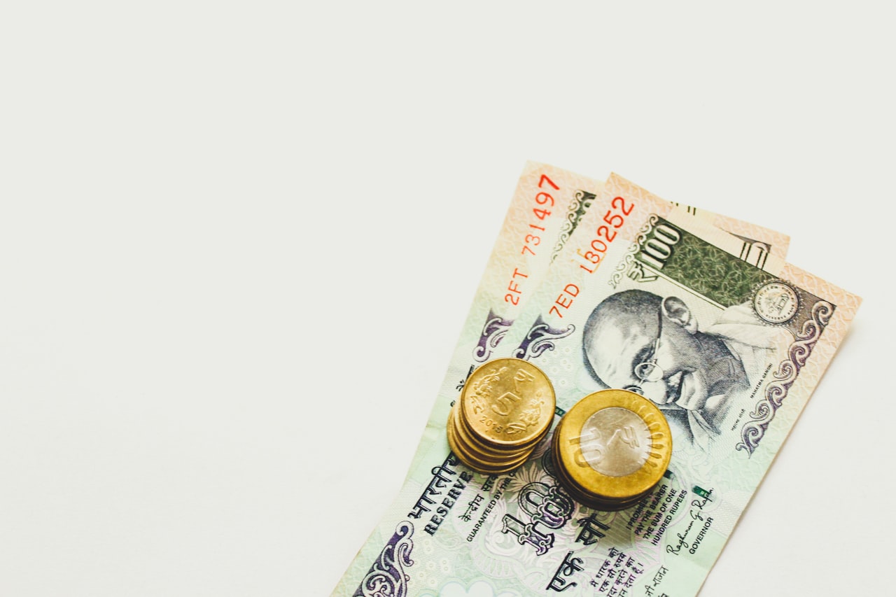 Sensex-Nifty में रिकवरी — IT Stocks ने संभाला बाजार, पर PMI के आंकड़े दे रहे चेतावनी