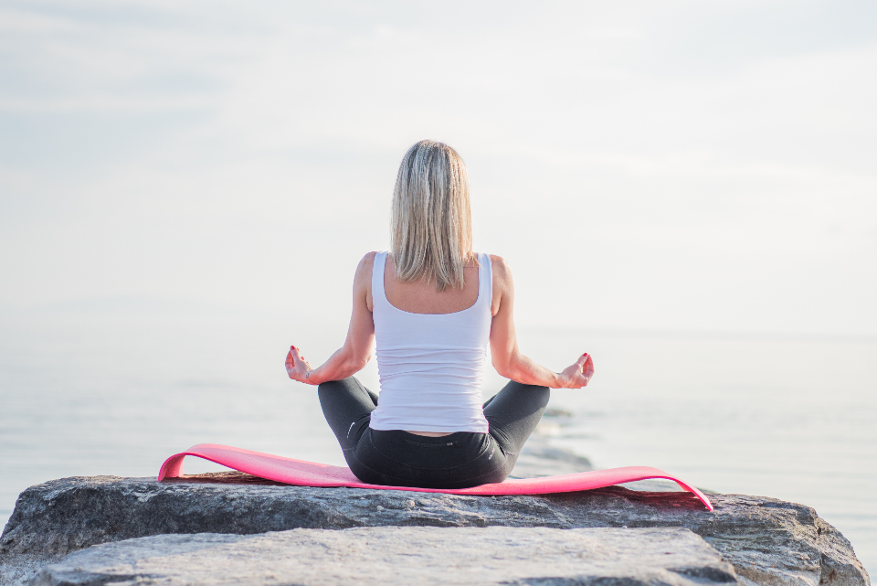 International Yoga Day 2026: कोलकाता के रेड रोड पर PM मोदी ने की योग दिवस की अगुवाई, ‘Yoga for Healthy Ageing’ थीम पर दुनिया एकजुट International Yoga Day 2026: कोलकाता के रेड रोड पर PM मोदी ने की योग दिवस की अगुवाई, ‘Yoga for Healthy Ageing’ थीम पर दुनिया एकजुट