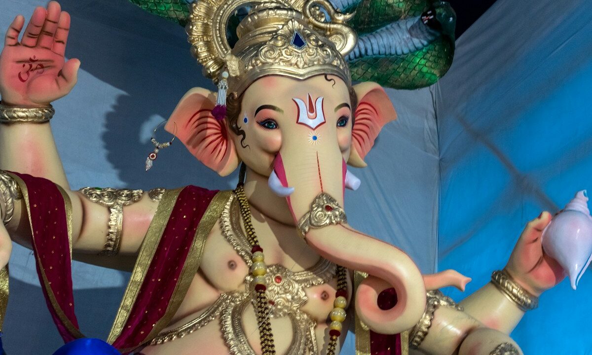 गणेश चतुर्थी 2026: आज से 10 दिवसीय गणेशोत्सव शुरू, जानें स्थापना का शुभ मुहूर्त और पढ़ें हार्दिक शुभकामना संदेश