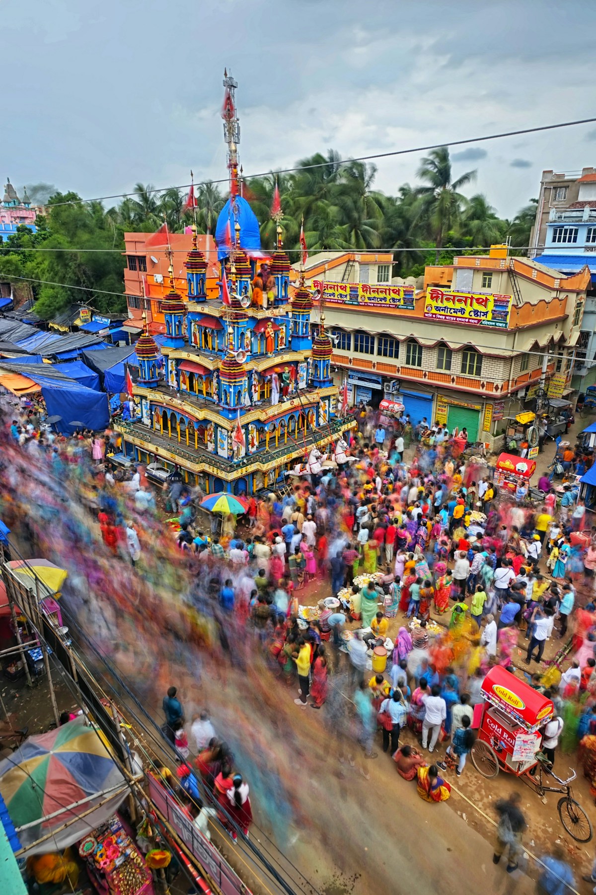 कोलकाता में दुर्गा पूजा पंडाल में भगदड़, 19 की मौत — ज्यादातर महिलाएं-बच्चे शामिल, 12 आयोजक हिरासत में