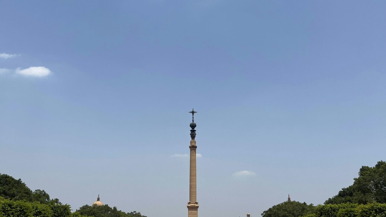 INDIA गठबंधन ने राष्ट्रपति मुर्मू को सौंपा ज्ञापन — CEC हटाने, SIR रोकने और 13.3 करोड़ वोटर बहाल करने की मांग
