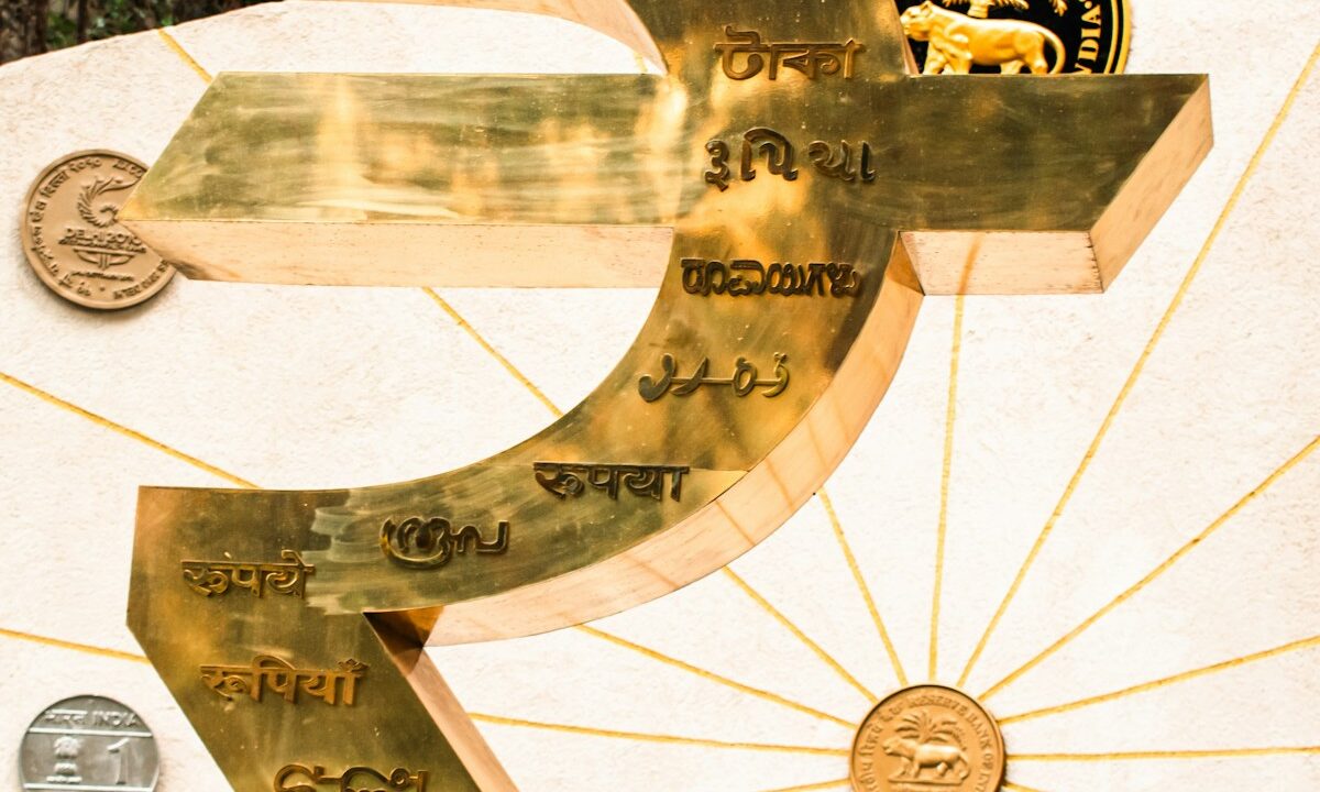 RBI के नए FD नियम आज से लागू — बैंक नहीं दे सकेंगे मनमाना ब्याज, बल्क डिपॉजिट रेट रोज होंगे सार्वजनिक