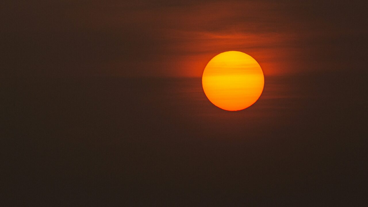 आज का राशिफल 4 अक्टूबर 2026 (रविवार) — कुंभ-मीन का भाग्य सबसे ऊंचा, मेष-कन्या-धनु को भी लाभ